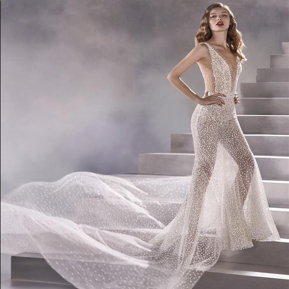 NWT Pronovias Atelier - Constellation (Size 4)